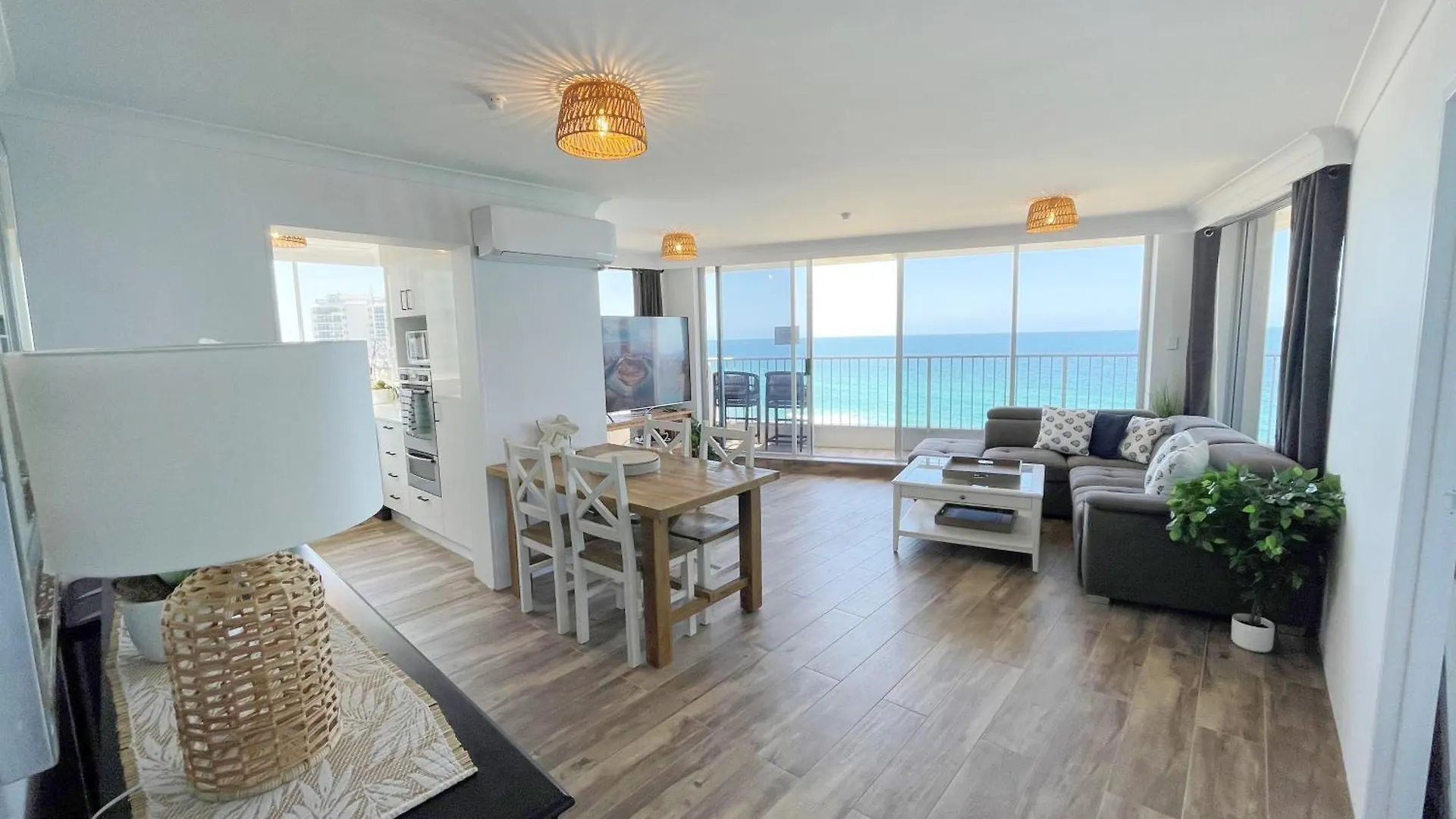 Absolutely Stunning! On The Beach !!! Gold Coast 0*,