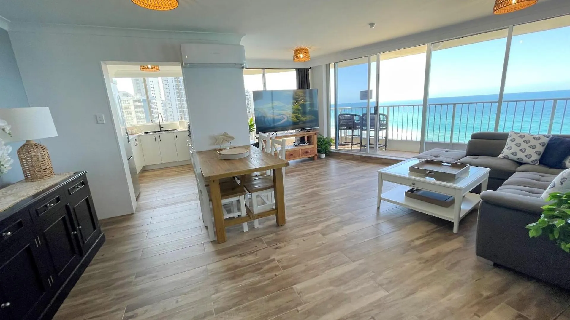 Apartment Absolutely Stunning! On The Beach !!! Gold Coast Australia