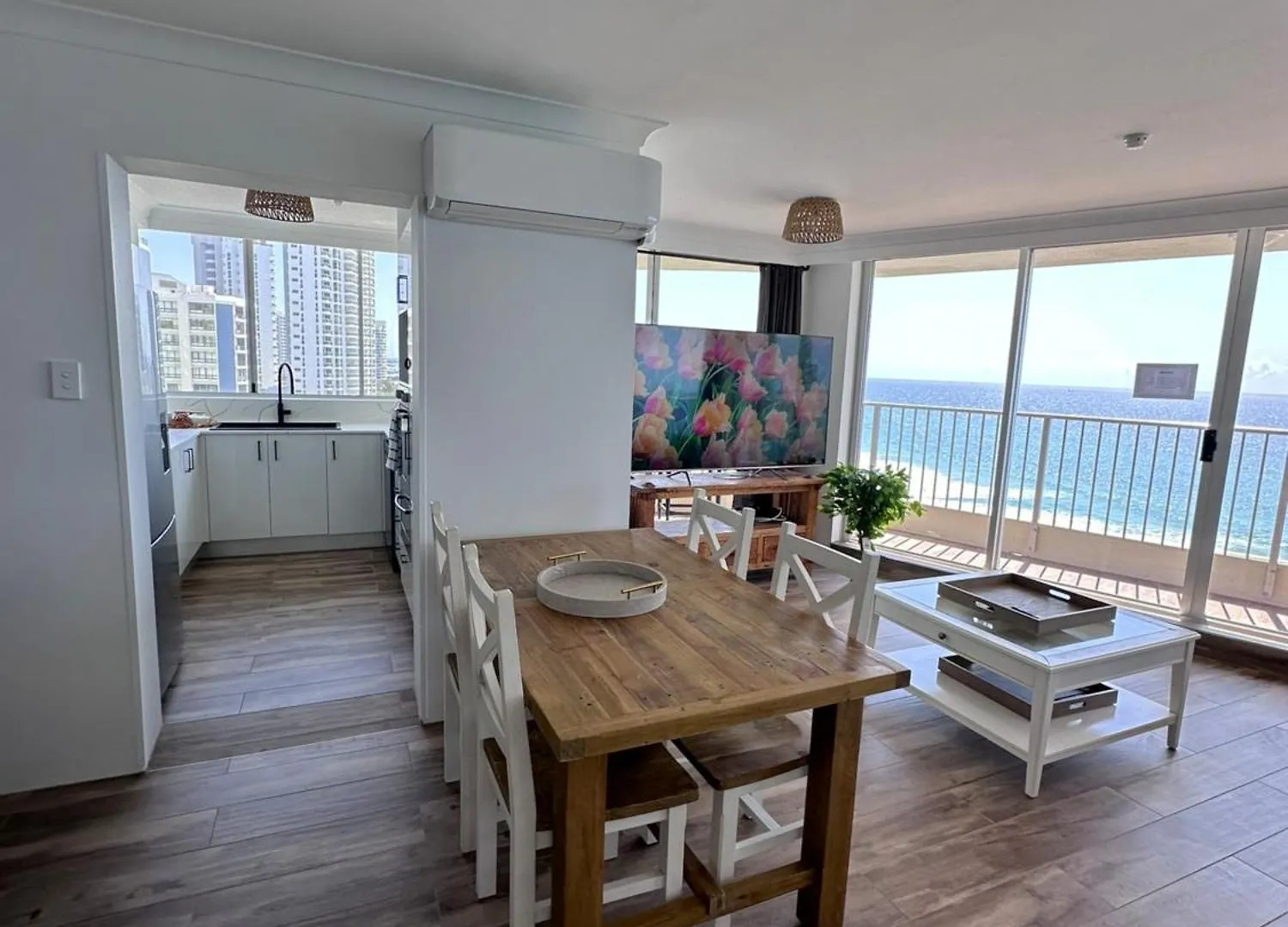 Absolutely Stunning! On The Beach !!! Gold Coast